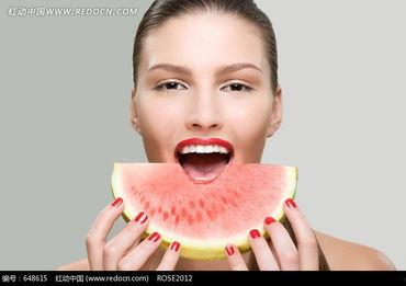 美少女吃瓜图,甜蜜瞬间，瓜香四溢