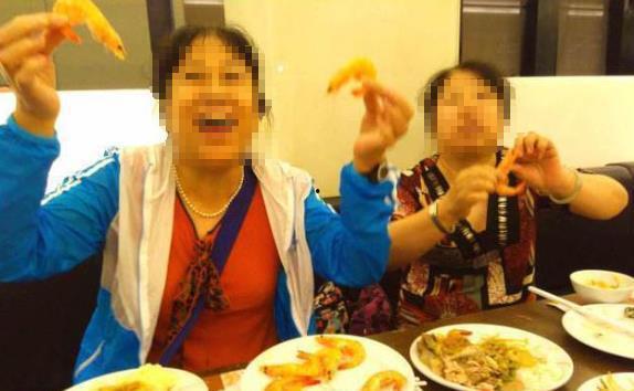 新疆吃瓜大妈视频